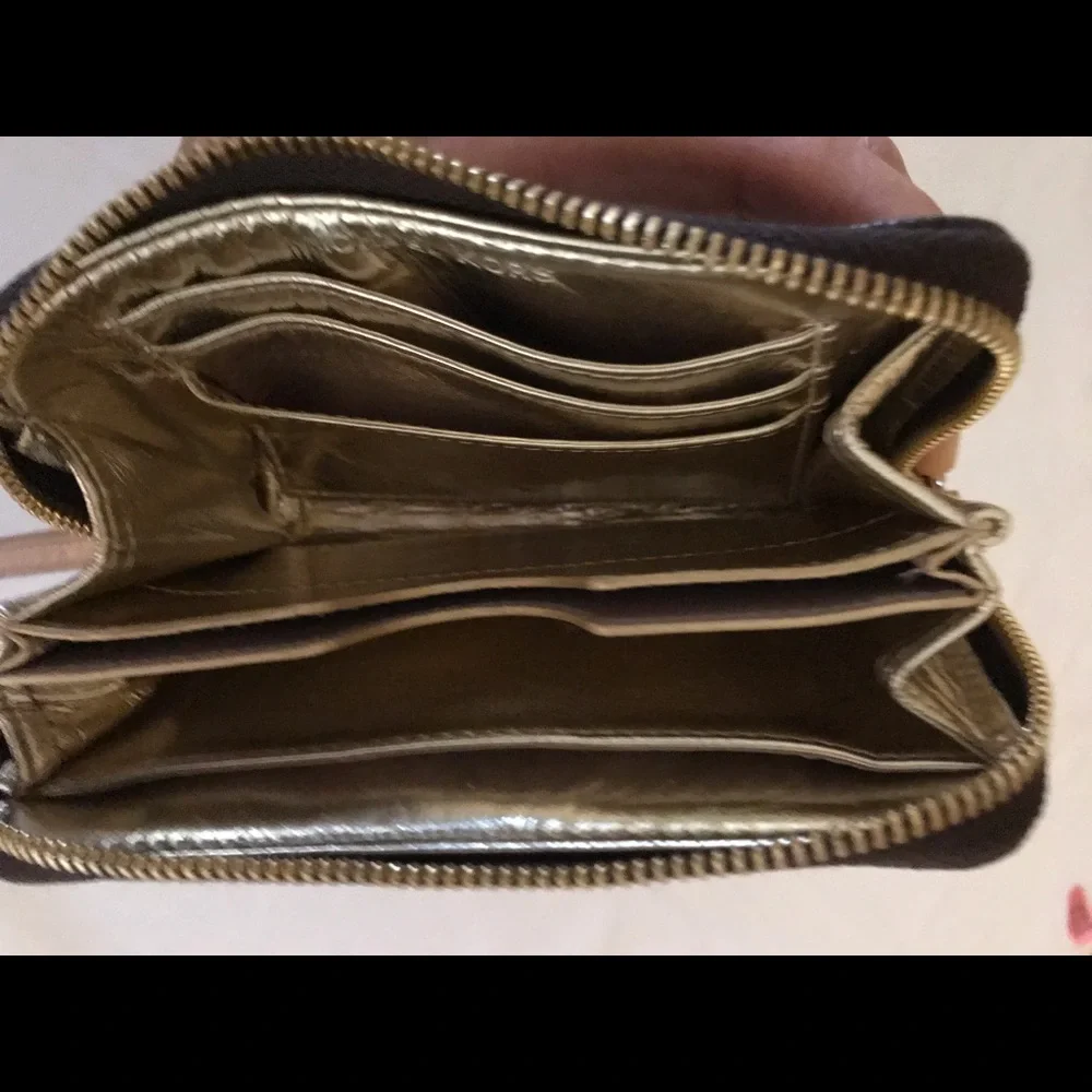 Michael Kors Wallet Clutch Phone Holder Signature - Picture 4 of 4